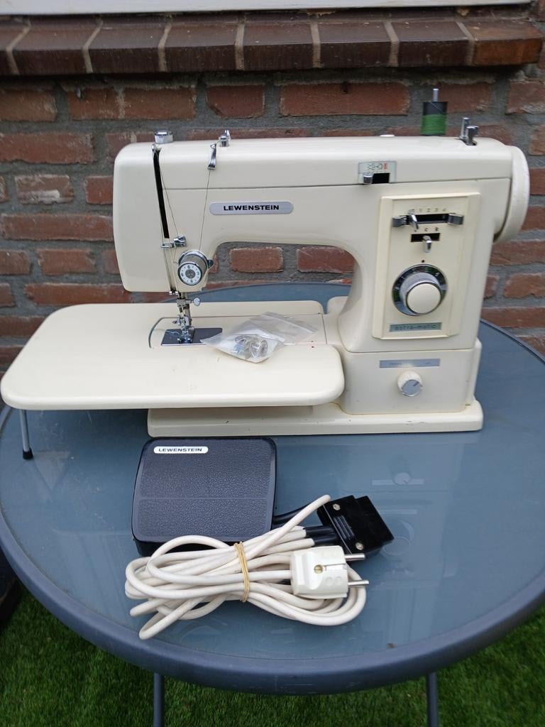 Naaimachine LEWENSTEIN., Hobby en Vrije tijd, Naaimachines en Toebehoren, Ophalen, Zo goed als nieuw, Lockmachine, Overige merken