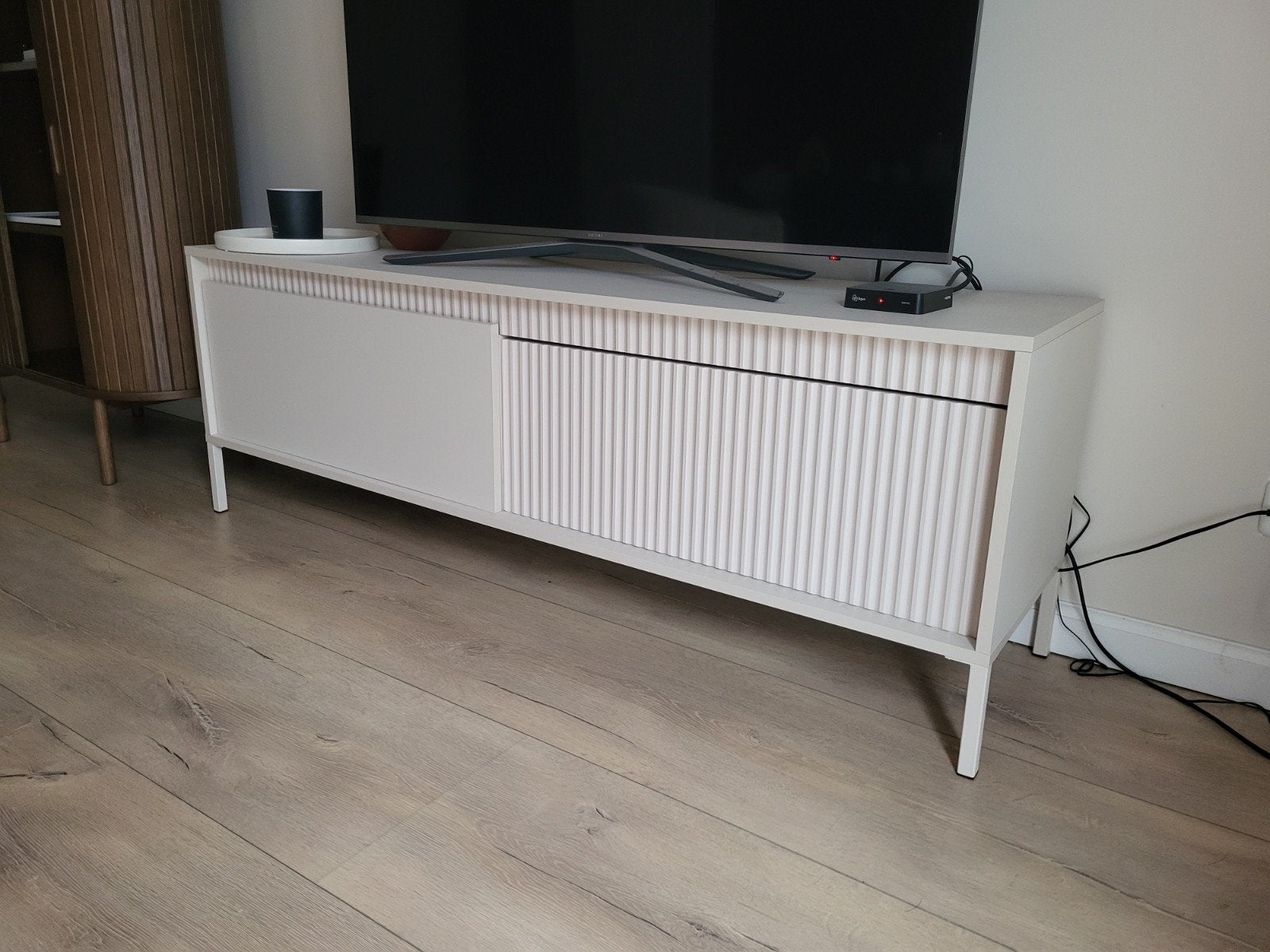 Beige tv meubel, Huis en Inrichting, Ophalen, Zo goed als nieuw, 25 tot 50 cm, Minder dan 100 cm