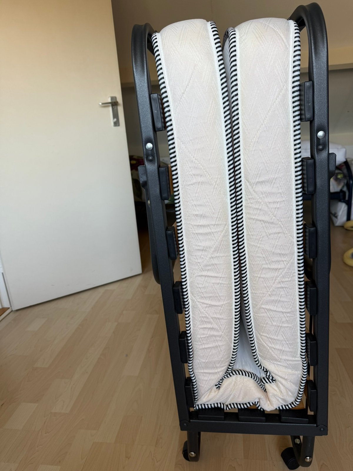 Opklapbed met hoes te koop!, Ophalen, Eenpersoons, Zwart, 190 cm of minder