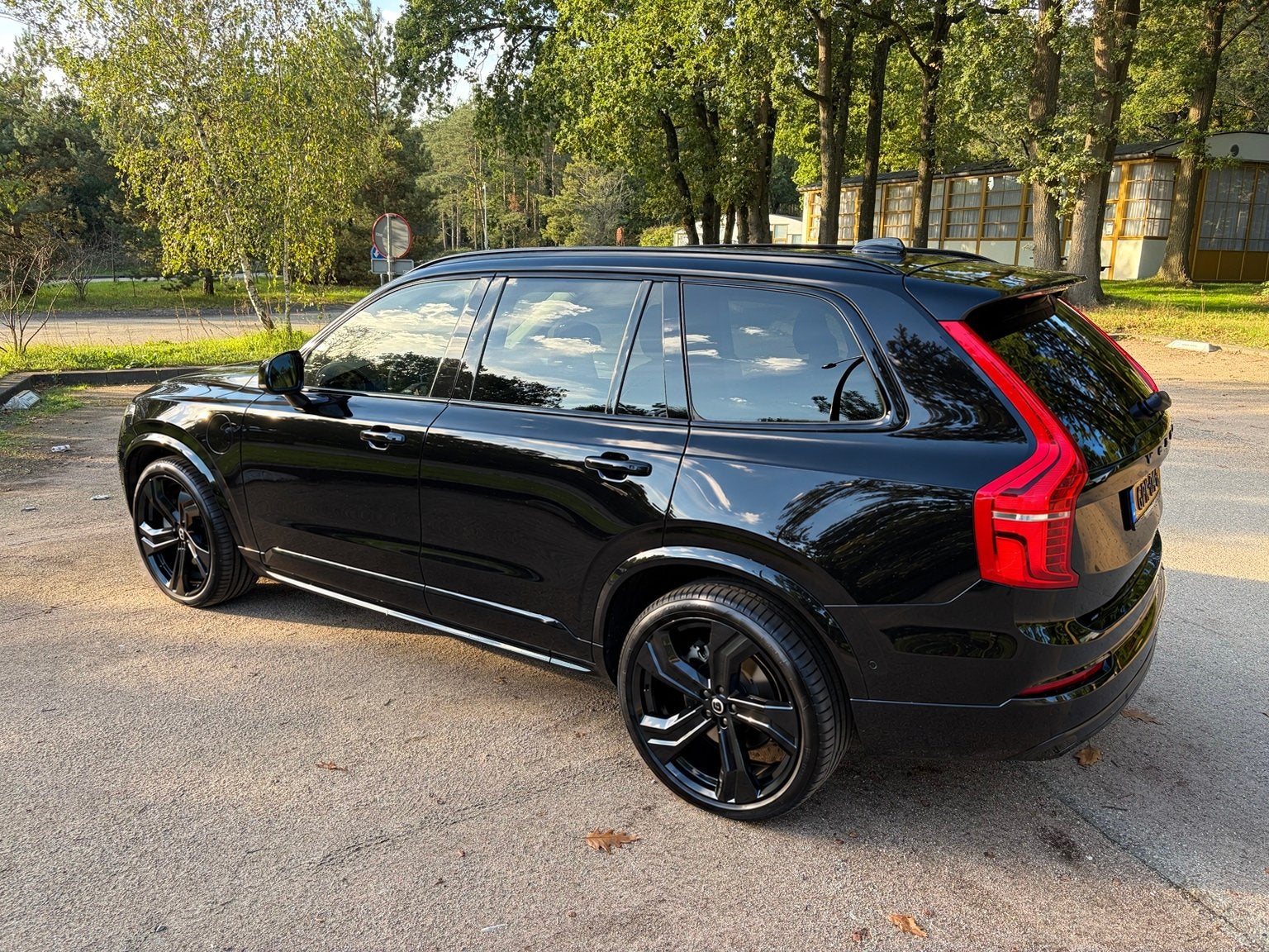 Volvo XC90 T8 Twin Engine AWD Plug-in Hybrid 455pk 7P 2024, 4 cilinders, 1969 cc, 7 stoelen, Zwart