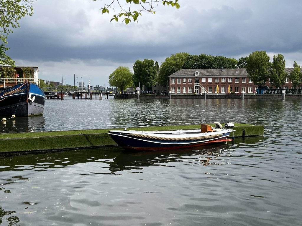 Nette stalen sloep met elekt. motor, Watersport en Boten, Gebruikt, Staal, Elektrisch, 1 pk