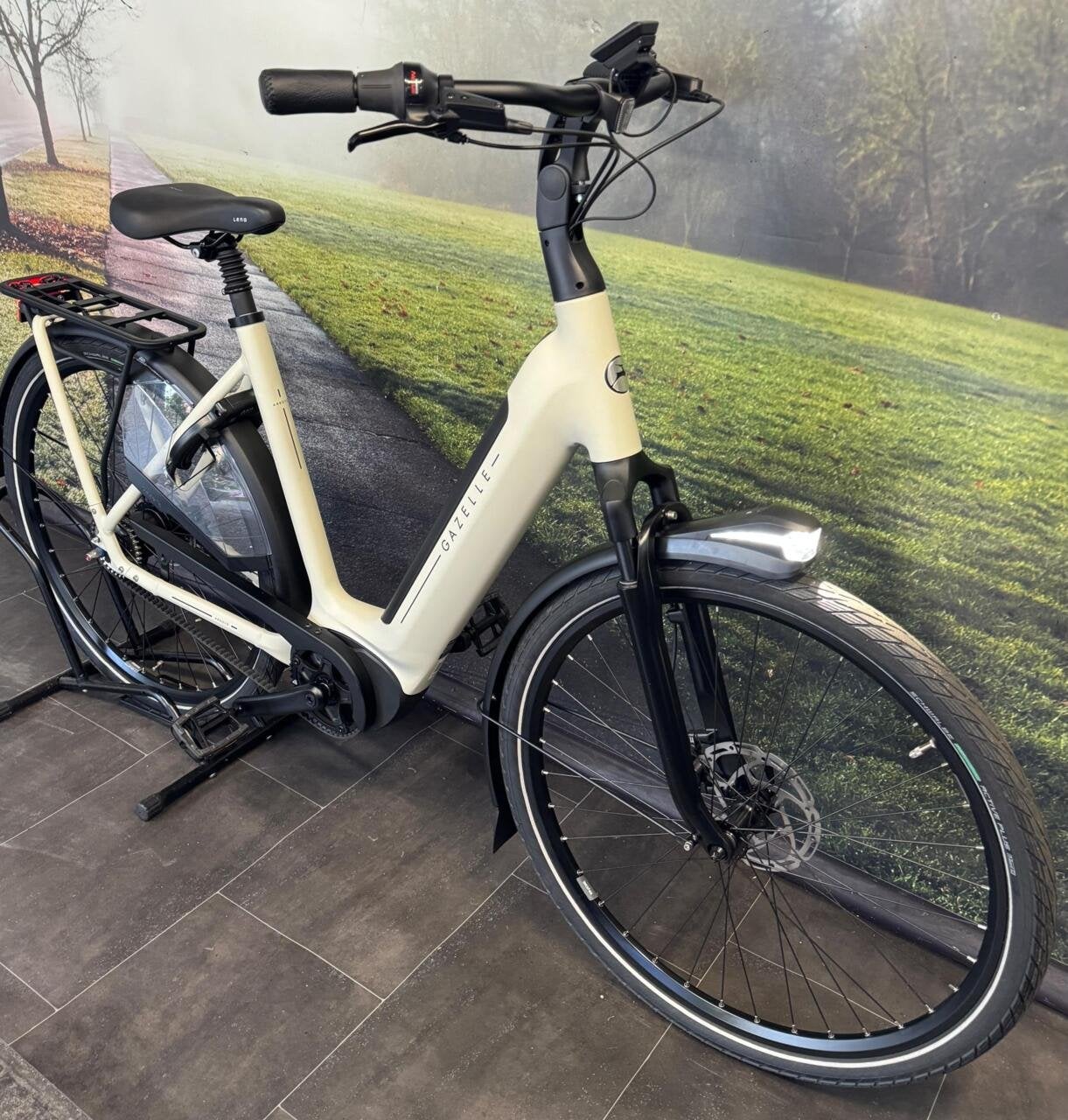 ACTIE: Gazelle Grenoble C5 elektrische fiets €800 voordeel, Fietsen en Brommers, Koninklijke Gazelle N.V., Wilhelminaweg 8 6951 BP Dieren Nederland