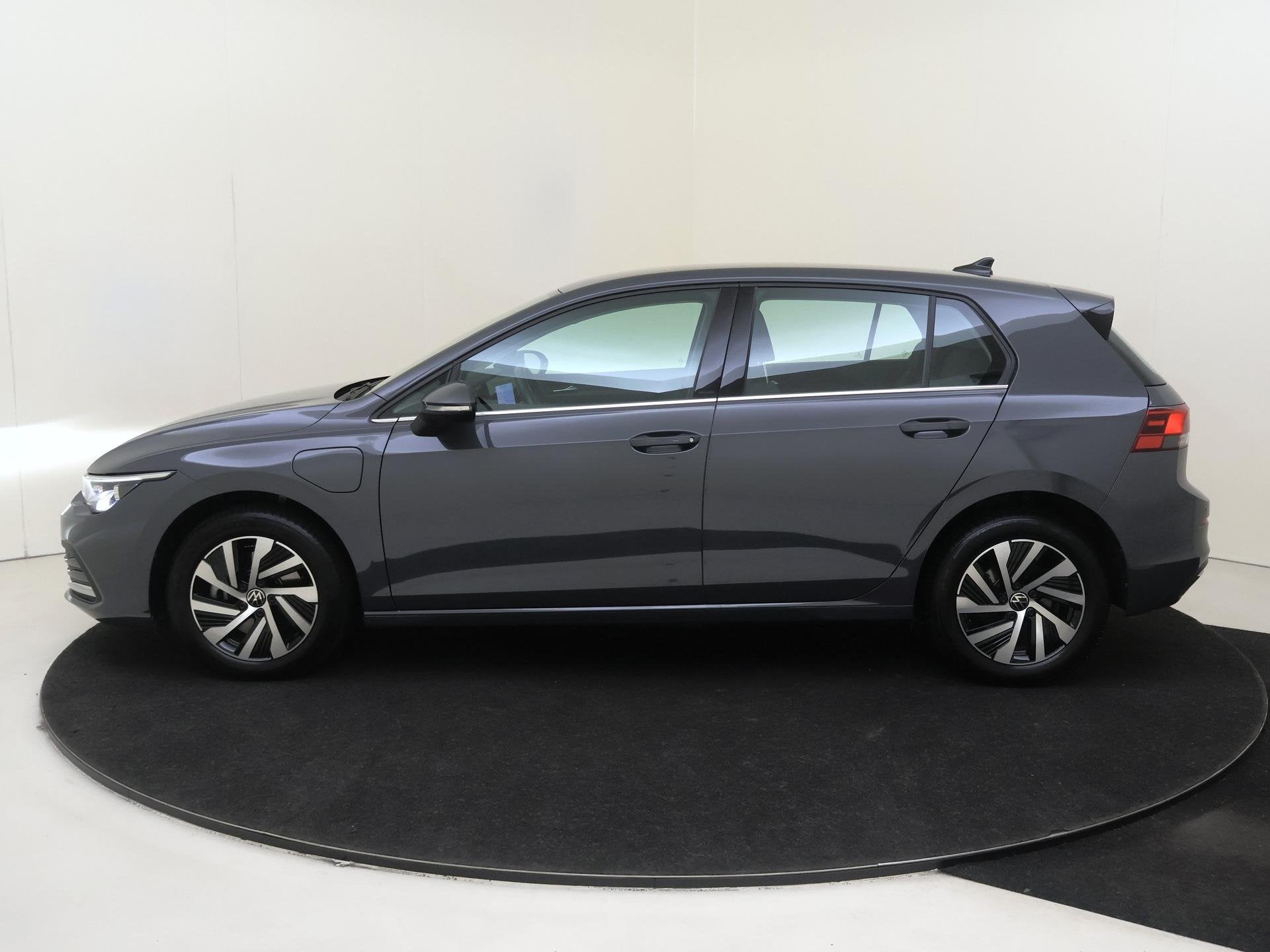 Volkswagen Golf 1.4 eHybrid | SoH 98% | Navigatie | Achterui, 12 maanden, Gebruikt, 13 kWh, Zilver of Grijs