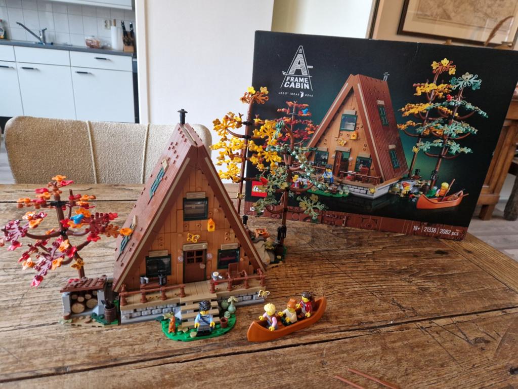 Lego 21338 a frame cabin, Ophalen of Verzenden, Zo goed als nieuw