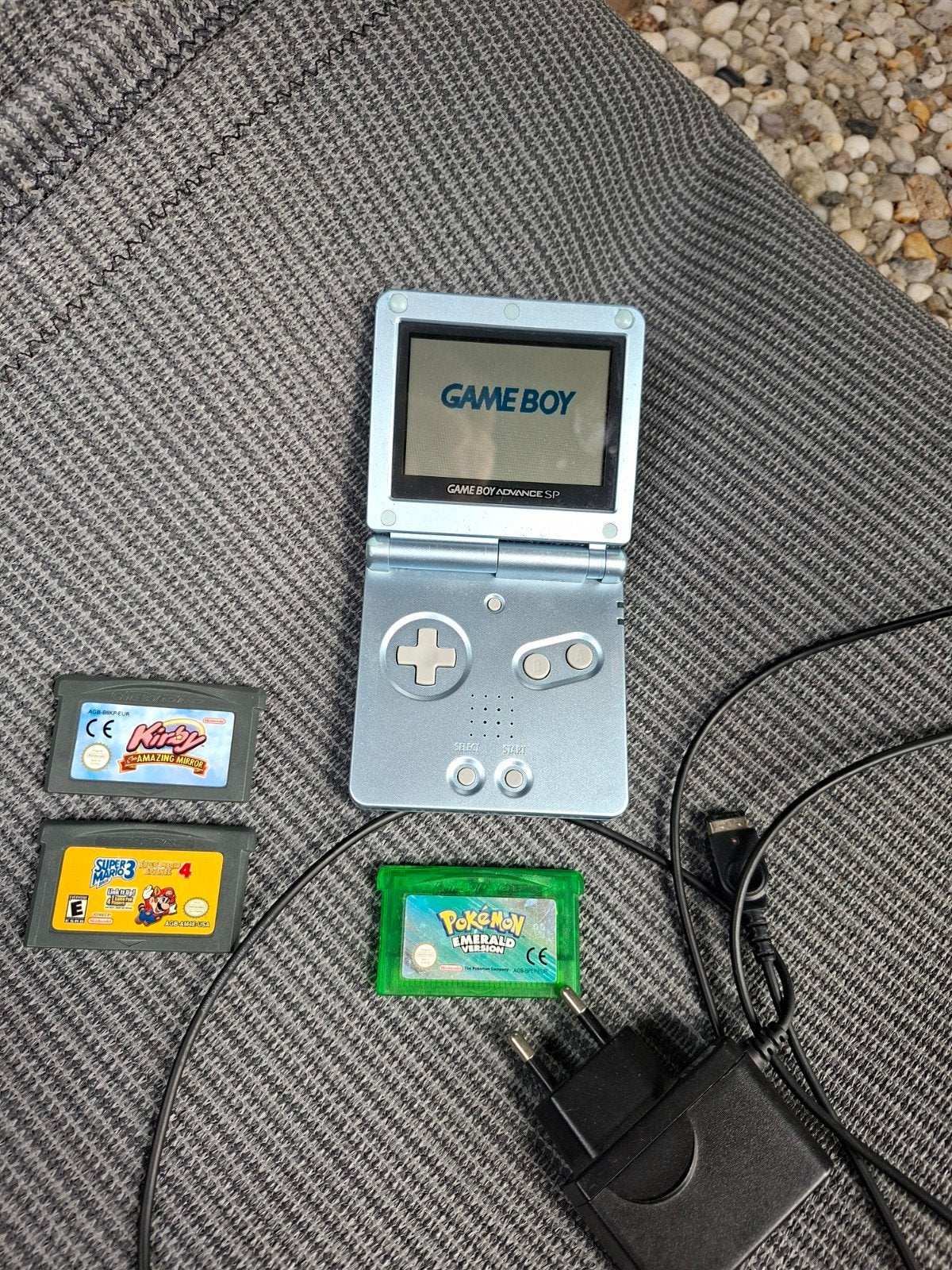 Game Boy Advance SP + oplader + pokemon emerald en meer, Avontuur en Actie, Gebruikt, 1 speler, Ophalen of Verzenden