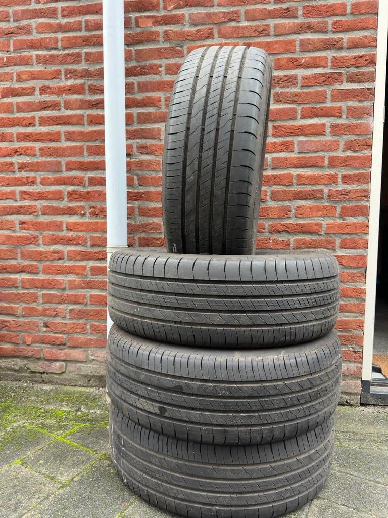 Goodyear EfficientGrip Performance 2 215/55 R18 99V Zomer, Ophalen, 18 inch, Band(en), Personenwagen