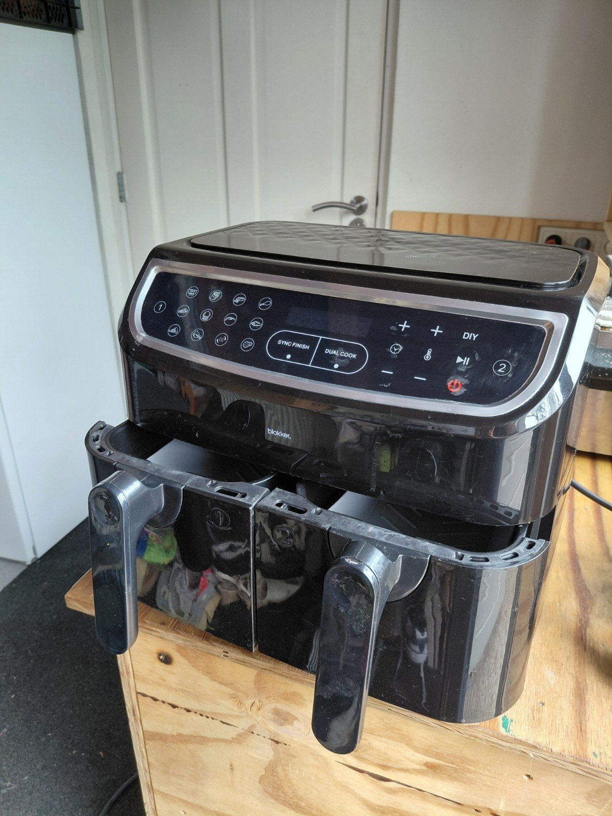 Blokker Airfryer met 2 siliconen mandjes, Ophalen, Gebruikt, Airfryer