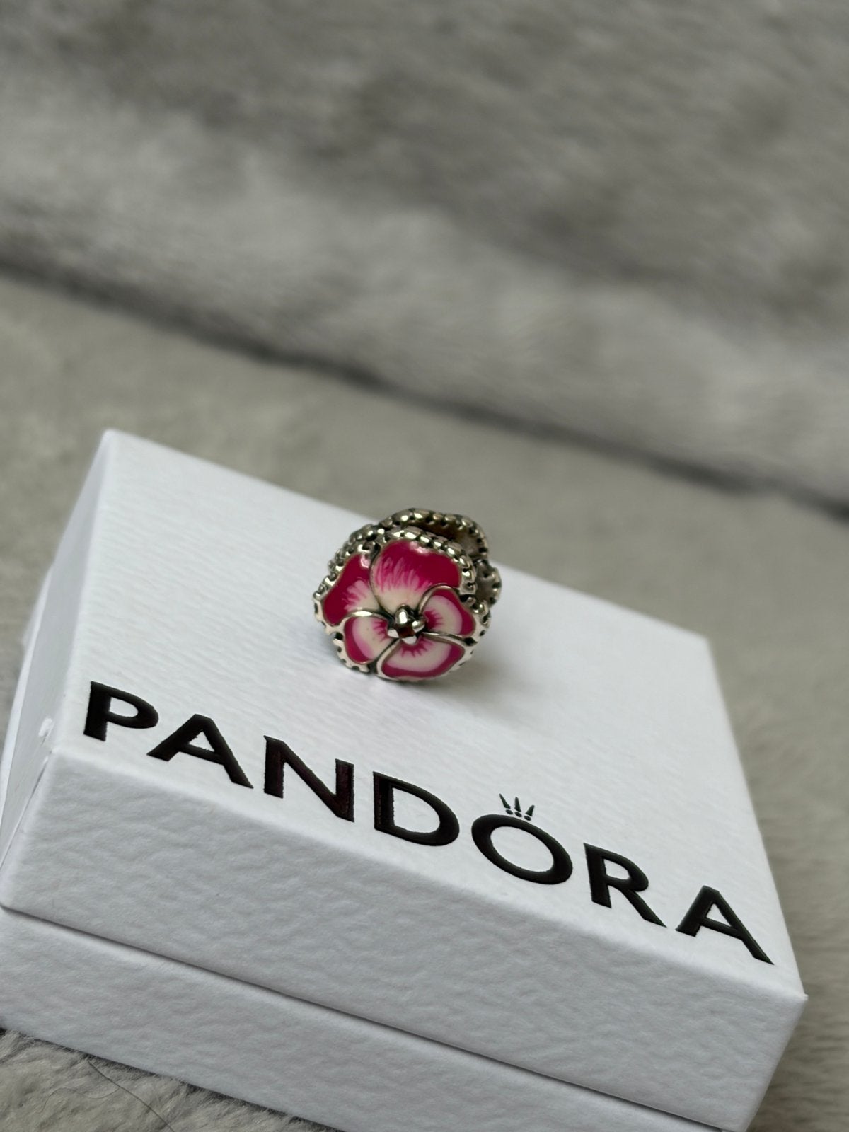 Pandora bedel bloem roze emaille zilver, Sieraden, Tassen en Uiterlijk, Bedels, Pandora, Ophalen of Verzenden, Zo goed als nieuw
