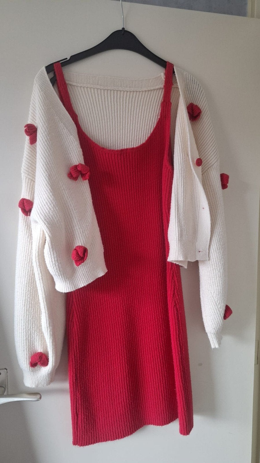 Rode gebreide jurk met wit vestje maar m, Kleding | Dames, Jurken, Maat 38/40 (M), Ophalen of Verzenden, Boven de knie, Rood