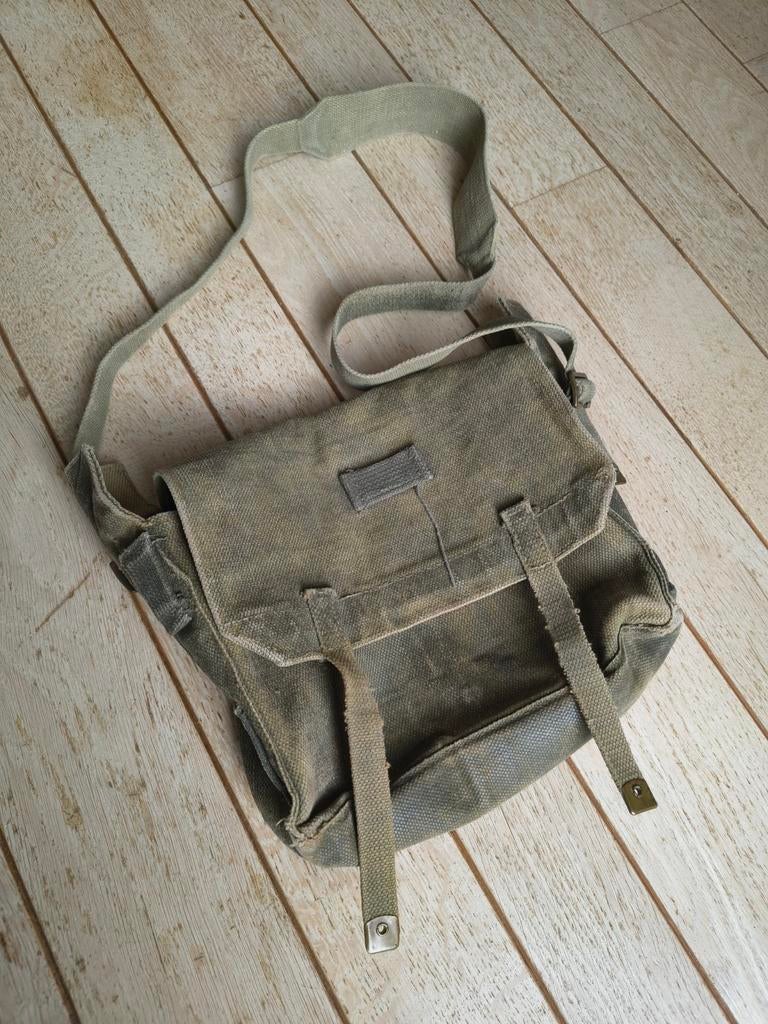 Vintage Legertas, pukkel, Verzamelen, Militaria | Algemeen, Ophalen of Verzenden, Overige gebieden, Overige typen