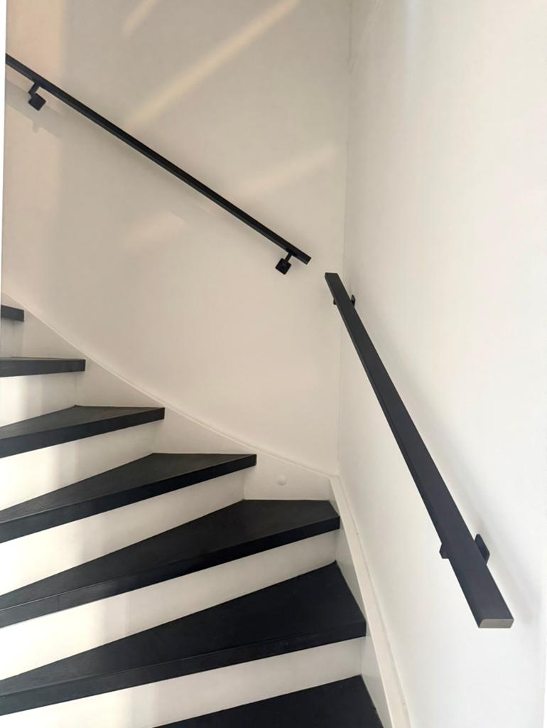 Zwarte stalen trapleuningen nieuw, Doe-het-zelf en Verbouw, Ladders en Trappen, Ophalen, Nieuw, Trap, Minder dan 2 meter