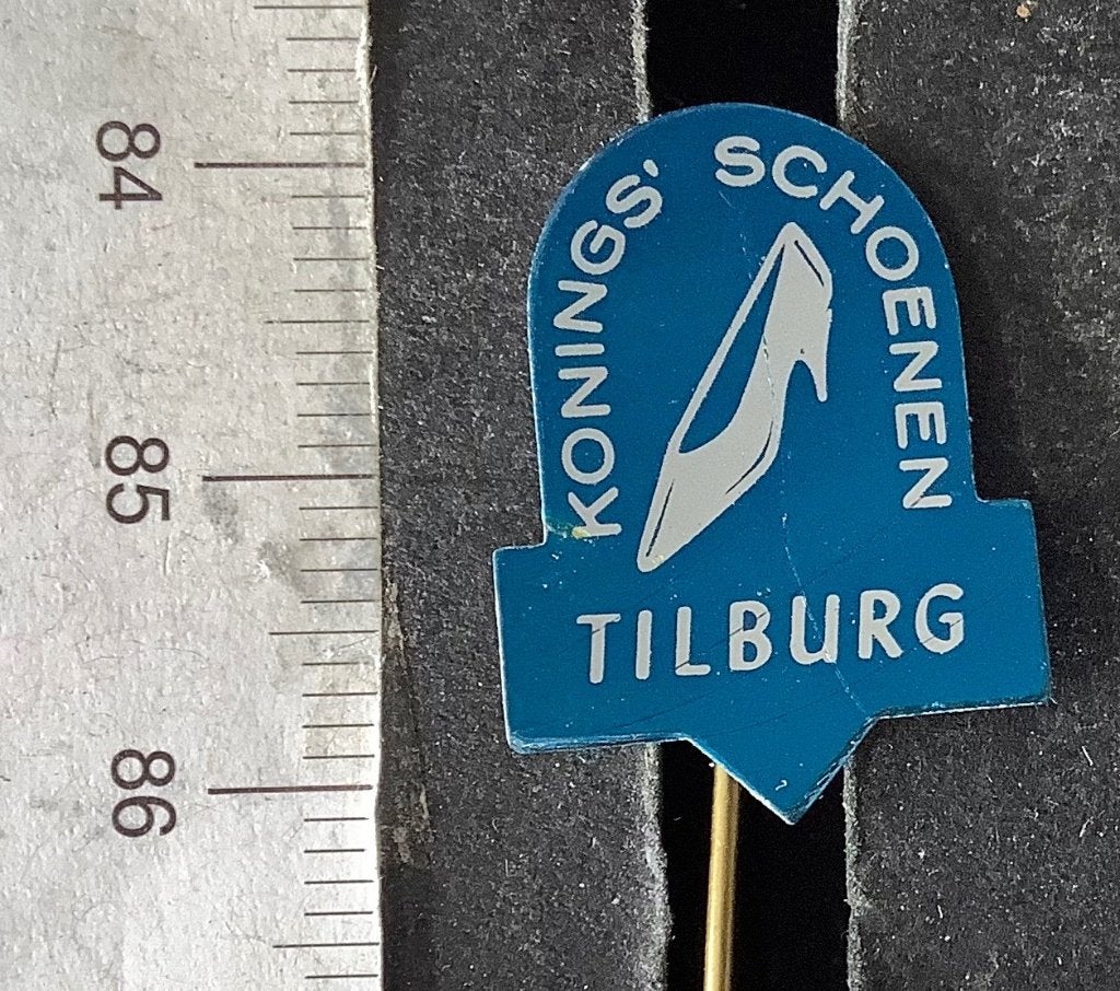 speld, Tilburg, Konings schoenen (AW, Ophalen of Verzenden, Gebruikt, Overige onderwerpen, Speldje of Pin
