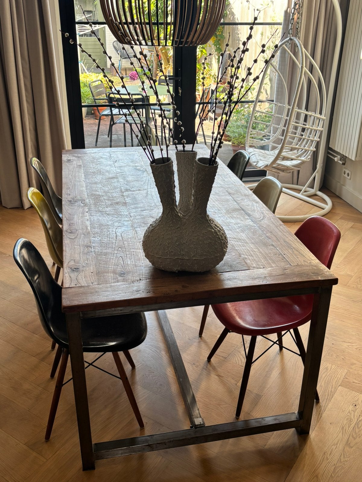 Mooie teakhouten tafel met metalen onderstel, Ophalen, Gebruikt, 100 tot 150 cm, Teakhout