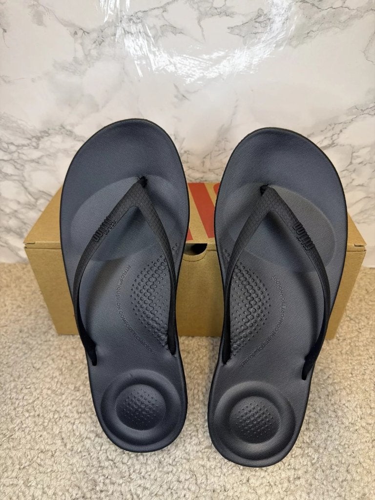 FitFlop iQ Ergonomische dames teenslippers zwart maat 38, Slippers, 4th Floor, Foundry Building77 Fulham Palace Rd (of 2 Smiths Square)London, W6 8AFUnited Kingdom