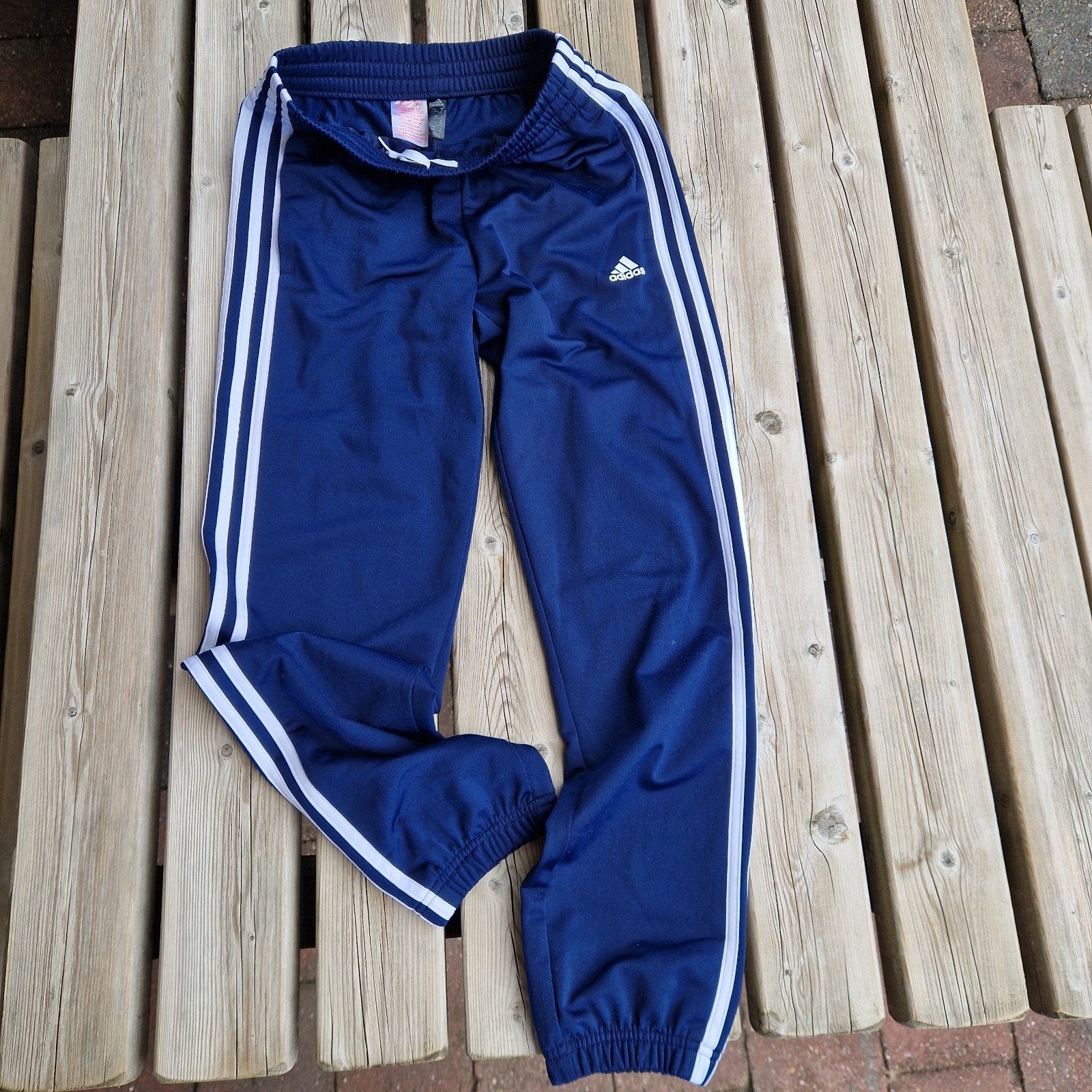 Adidas trainingsbroek blauw met witte strepen, Kinderen en Baby's, Kinderkleding | Maat 152, Broek, Adidas, Gebruikt, Jongen of Meisje