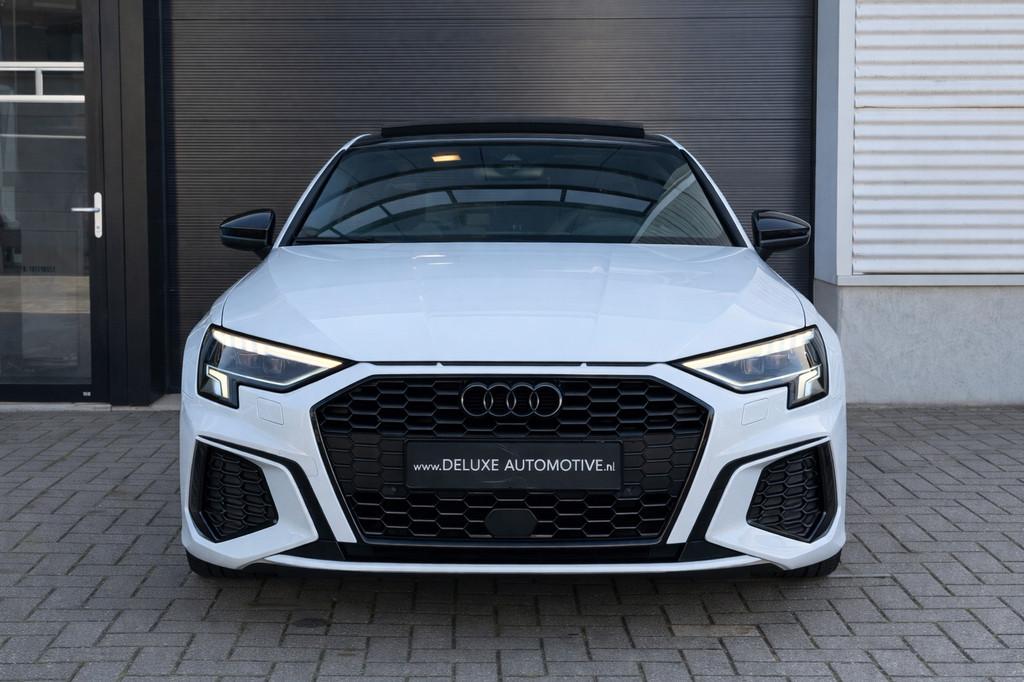 Audi A3 Sportback 35 TFSI 3x S line Panoramadak, Virtual, Zwart, 4 cilinders, 150 pk, Leder en Stof