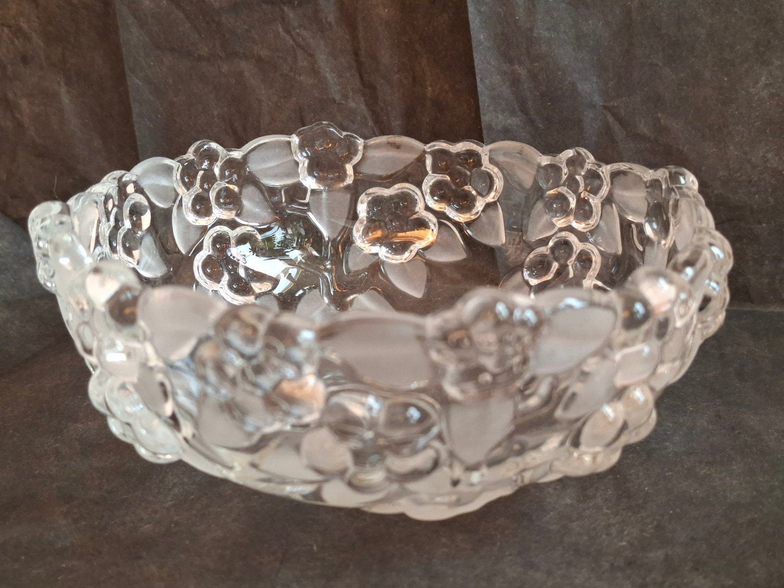 Vintage Crystal Bowl Carmen by Mikasa Frosted leaves, Ophalen of Verzenden