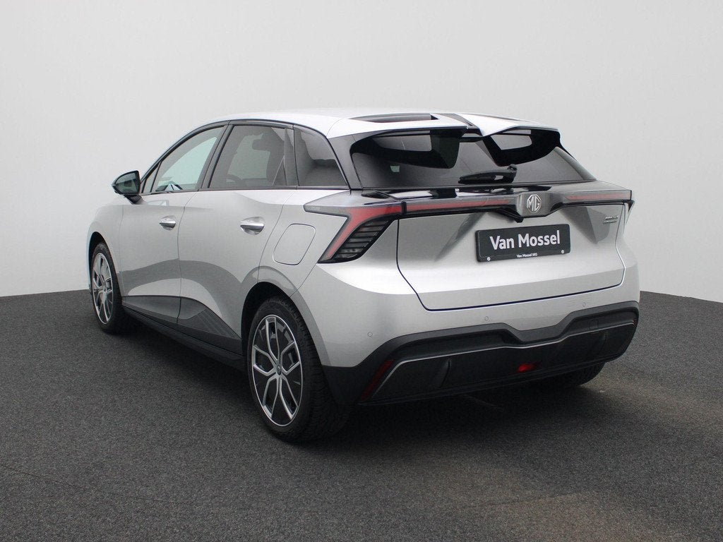 MG 4 Long Range Luxury 64 kWh | Carplay | Navi | Led Koplamp, Auto's, MG, Automaat, 12 maanden, Gebruikt, 1675 kg