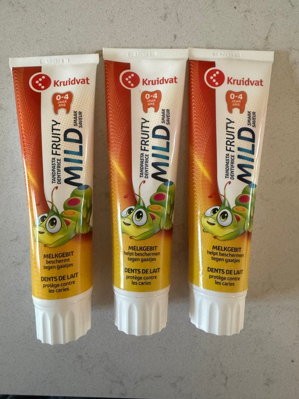 Kruidvat Kindertandpasta Mild Fruity 0-4 jaar (3 stuks), Sieraden, Tassen en Uiterlijk, Uiterlijk | Mondverzorging, Ophalen of Verzenden