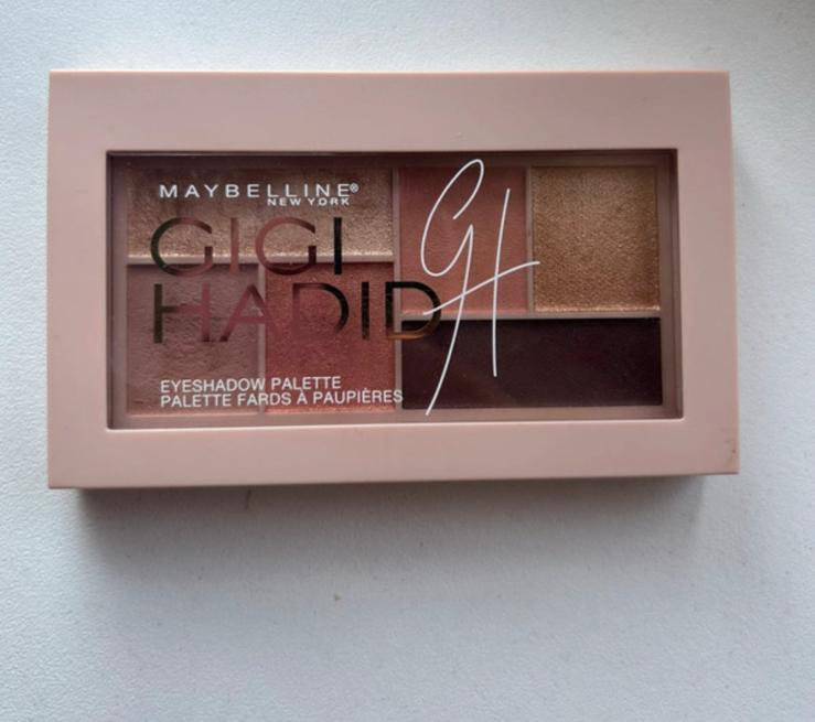 Gigi Hadid x Maybelline oogschaduwpalette, Ogen, Zwart, Ophalen of Verzenden, Zo goed als nieuw