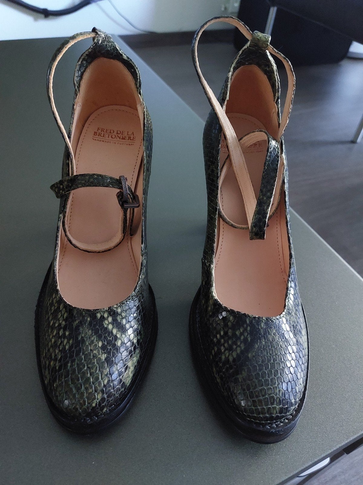 Fred de la Bretoniere pumps met slangenprint - Maat 37, Pumps, Fred de la Bretoniere, Ophalen of Verzenden, Zo goed als nieuw