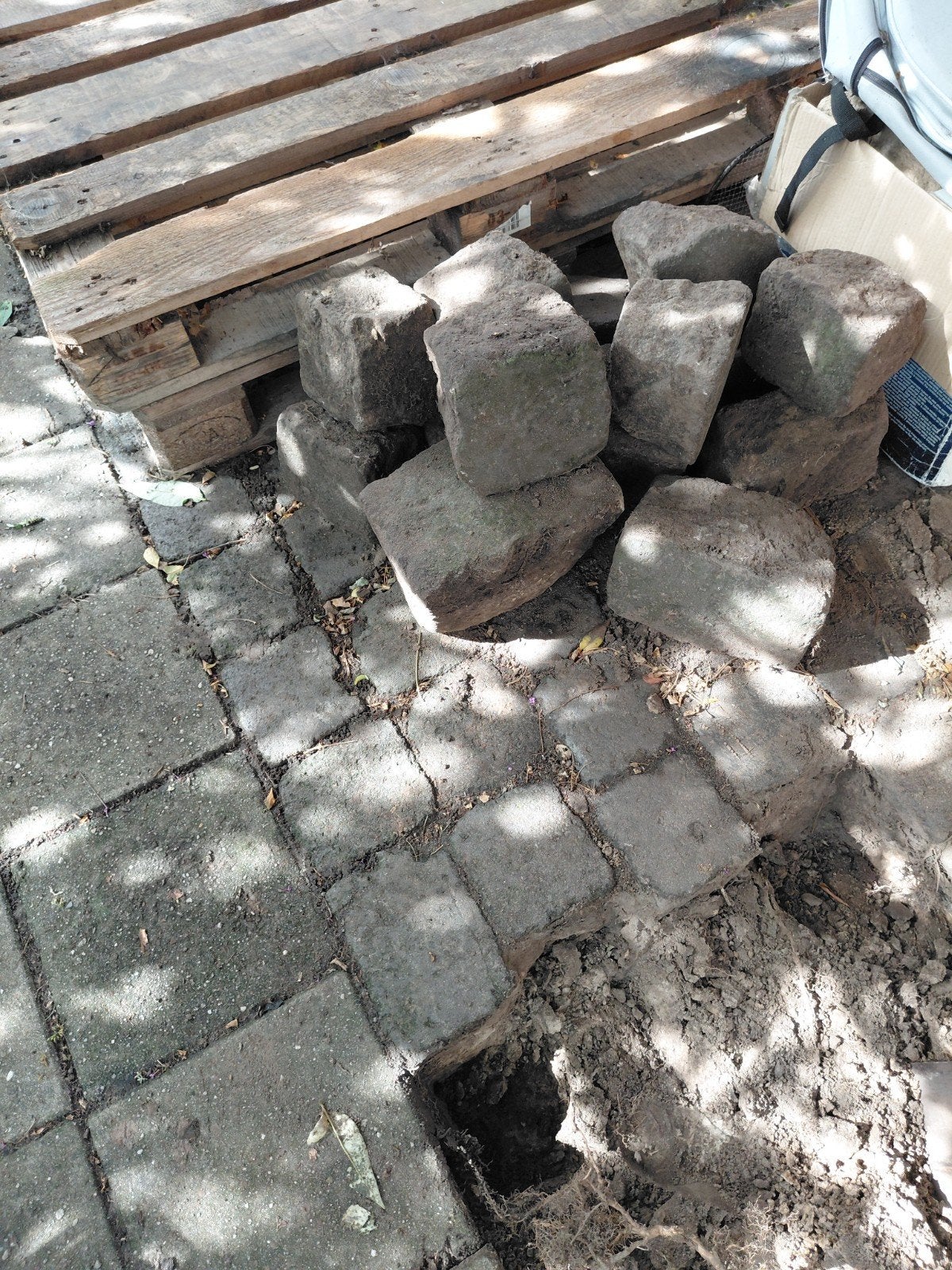 Gratis Oude kinderkopjes voor tuin of oprit, Ophalen, Gebruikt, Klinkers, Natuursteen