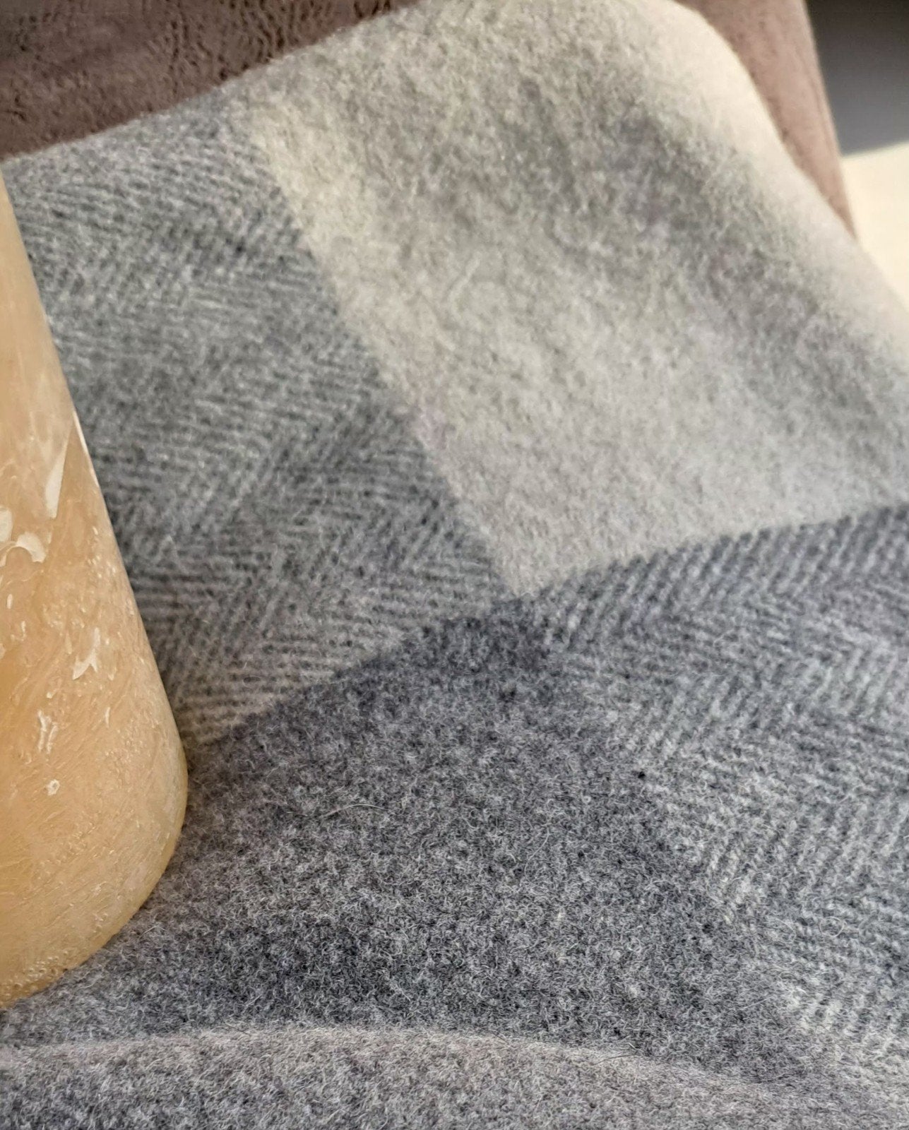 Wolle plaid van DUNEDIN is Nieuw evt met bijpassende artikel, Geel, Met franjes/kwastjes, Nieuw, 74 cm