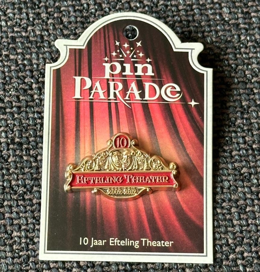 Efteling pin 10 jaar Theater 2012 op kaartje, Ophalen of Verzenden, Zo goed als nieuw, Button of Speldje