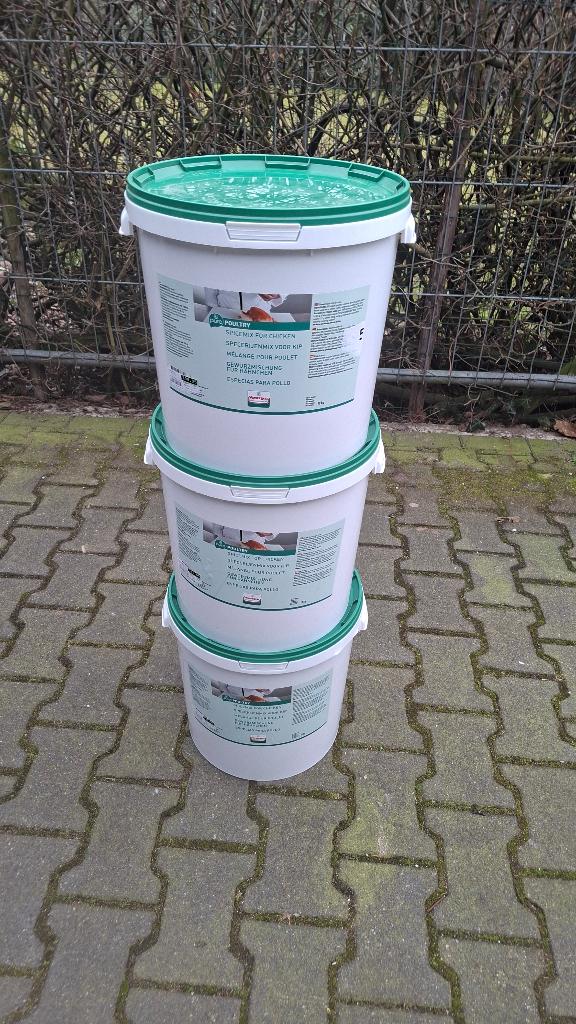 3 grote emmers Verstegen Specerijenmix voor kip. 3x 10 Kilo!, Ophalen