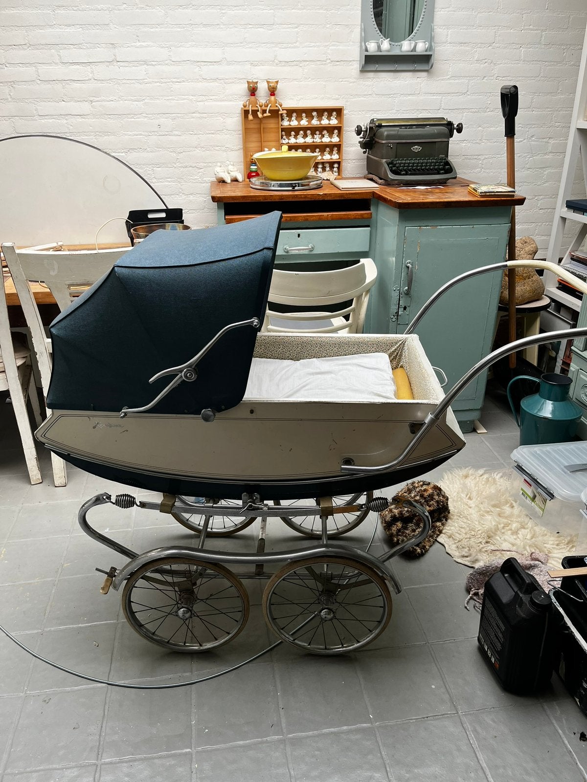 Ouderwetse kinderwagen van Koelstra, Ophalen