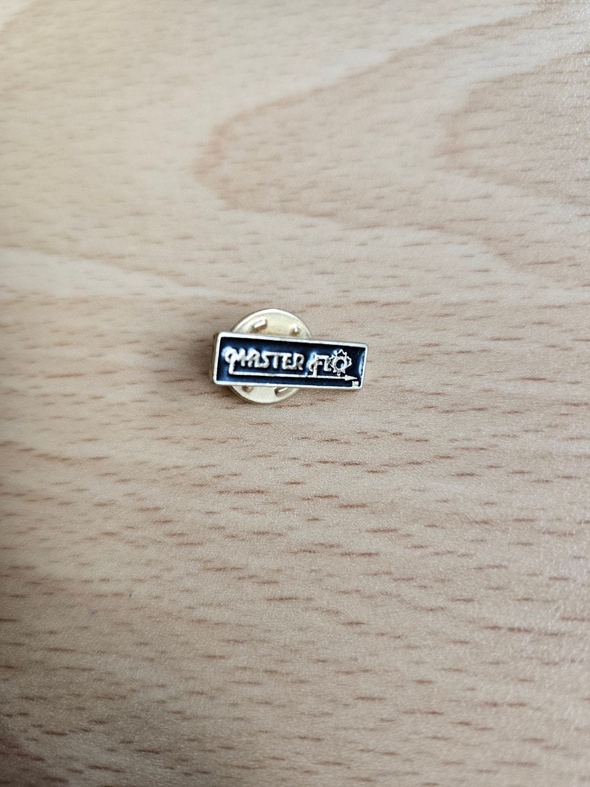 Pin Master Flo, Verzamelen, Ophalen of Verzenden, Zo goed als nieuw, Merk, Speldje of Pin