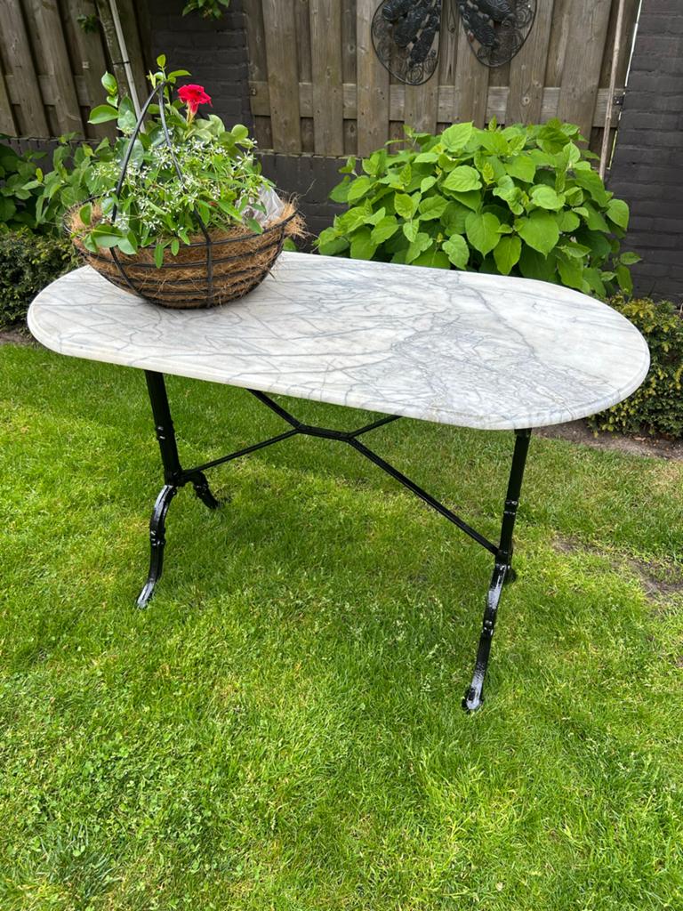 Ovale marmeren tafel met gietijzeren onderstel, Ophalen, Zo goed als nieuw