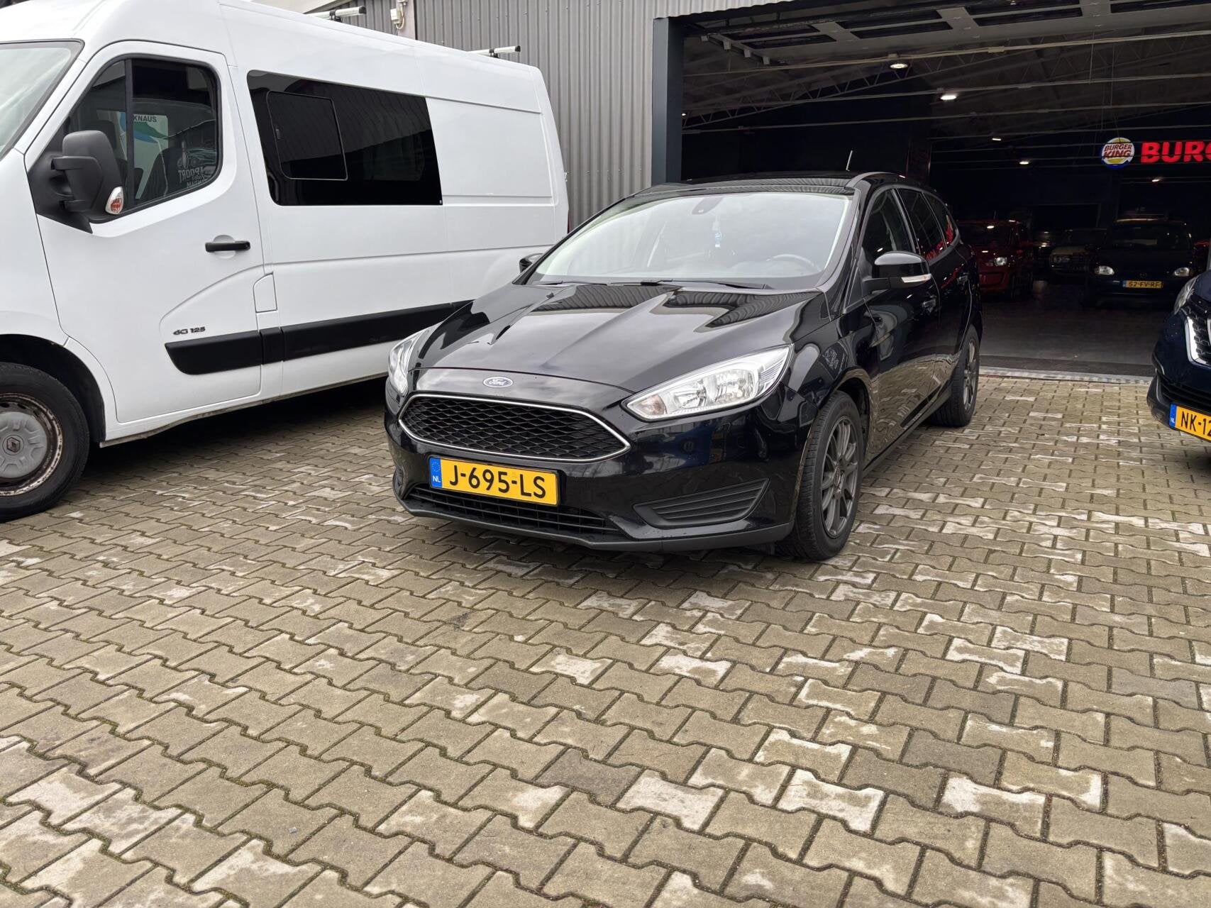 Ford Focus Wagon 1.5 TDCI - Airco - Cruise - Navi, Auto's, Stof, Gebruikt, 4 cilinders, Zwart
