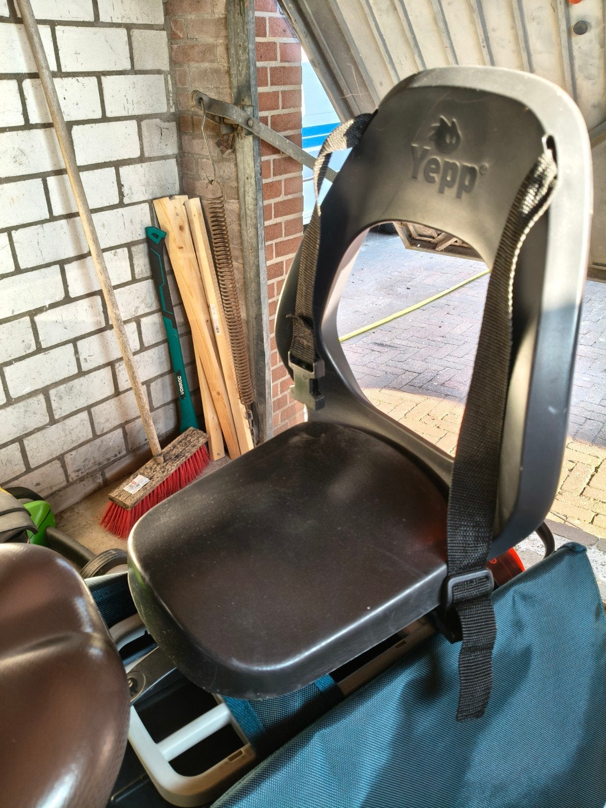 Yepp Junior fietszitje met voetensteun, Fietsen en Brommers, Fietsaccessoires | Fietsstoeltjes, Ophalen, Achterzitje, Yepp, Gebruikt