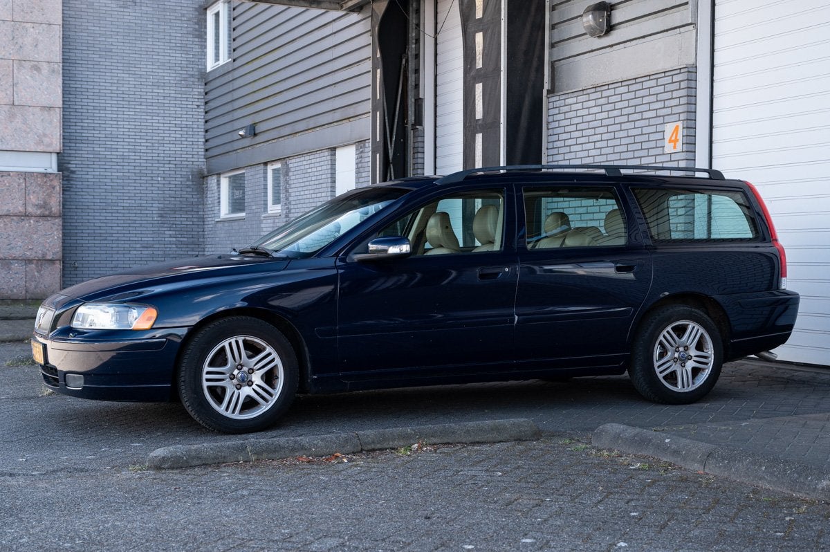 Volvo V70 LPG Zeer nette Volvo (bj 2007), Auto's, Volvo, Lederen bekleding, Dealer onderhouden, Gebruikt, Beige