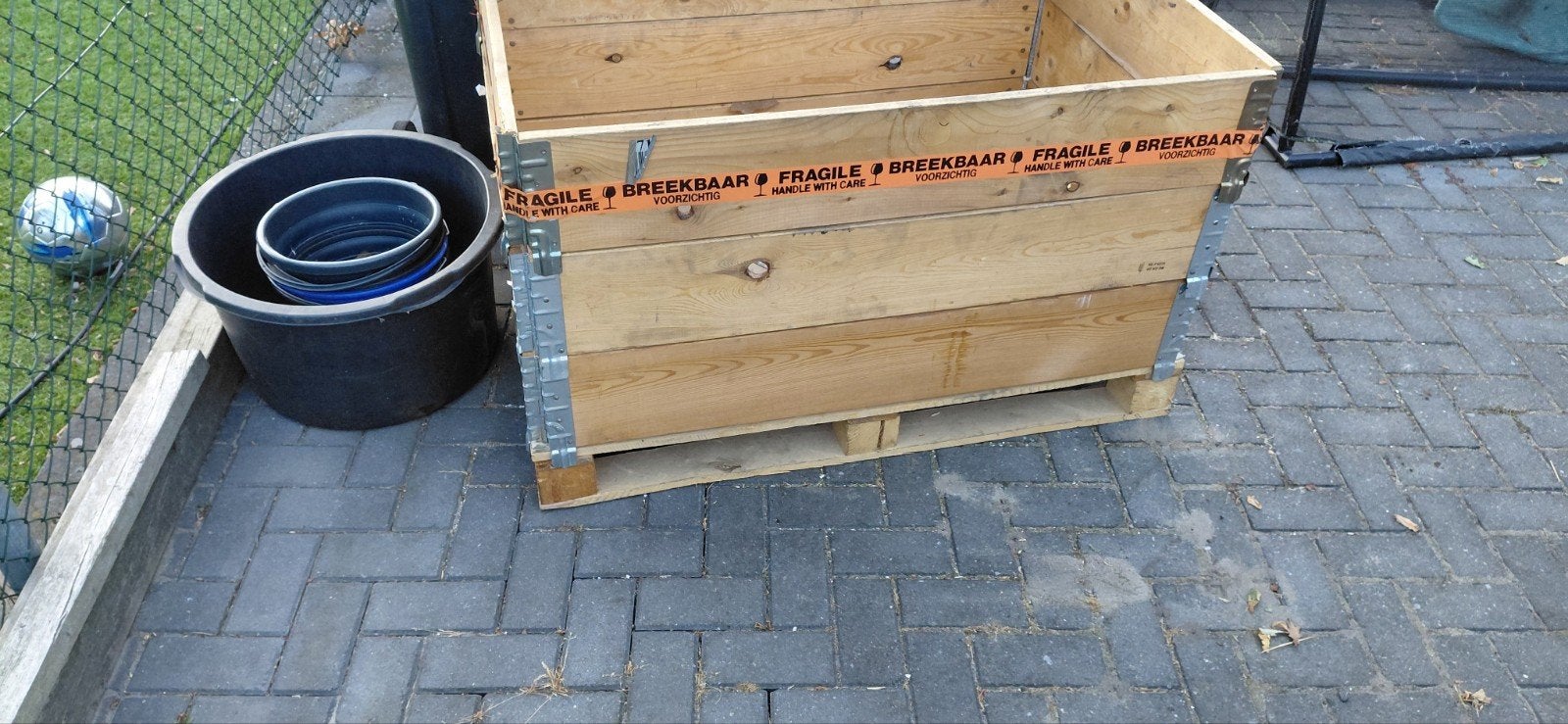Stevige houten kist op pallet, palletranden, Ophalen, 50 tot 100 cm, Minder dan 50 cm