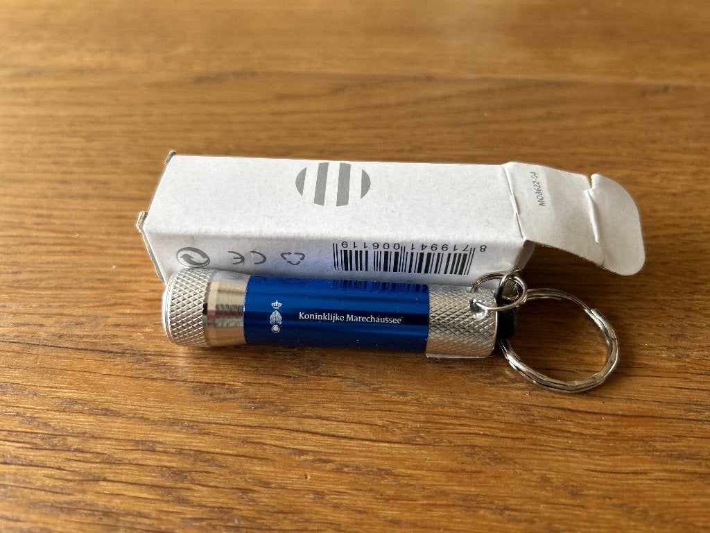 Sleutelhanger mini zaklampje marechaussee, Ophalen of Verzenden, Marechaussee, Nederland, Overige typen