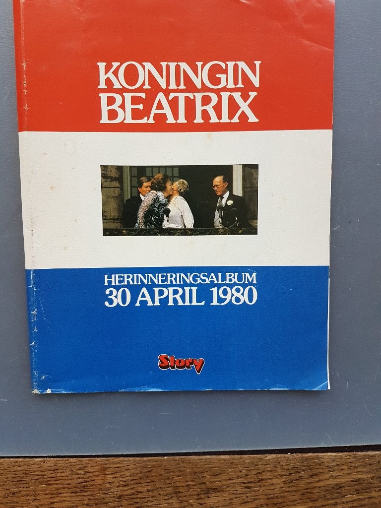 Koningin Beatrix: Herinneringsalbum inhuldiging 30-4-1980., Verzamelen, Ophalen of Verzenden, Gebruikt, Nederland, Tijdschrift of Boek