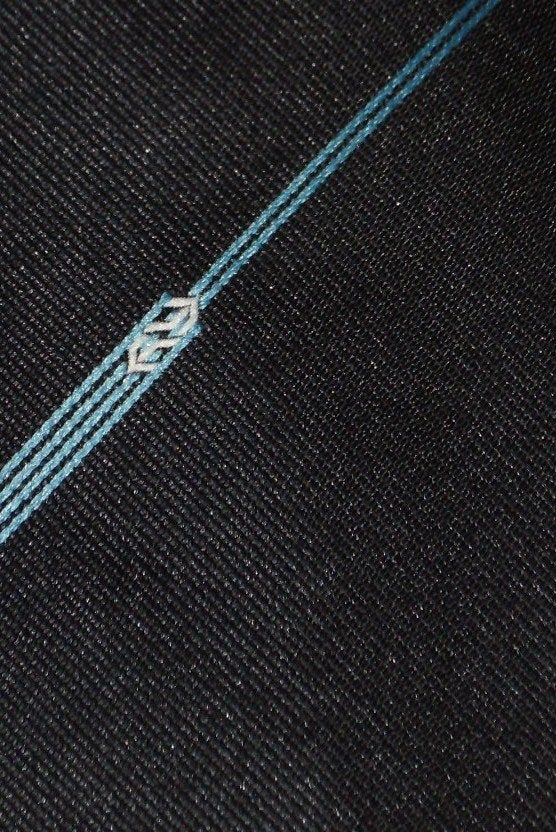 Nederlandse Spoorwegen NS stropdas wit logo op lichtblauw, Verzamelen, Spoorwegen en Tramwegen, Ophalen of Verzenden, Nieuw, Trein
