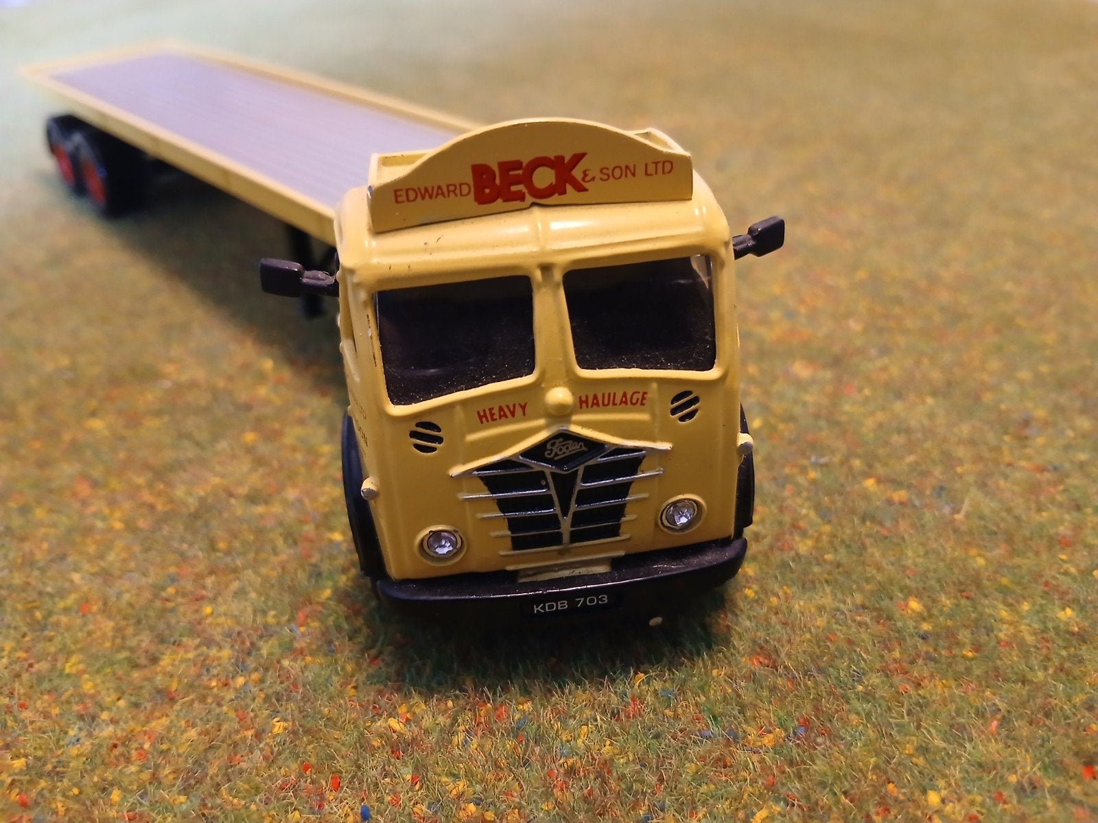 Trailer met  oplegger  van  Corgi, Ophalen of Verzenden, Zo goed als nieuw, Bus of Vrachtwagen, Corgi