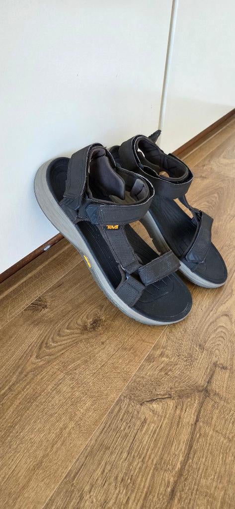 teva strata universal maat 47, Sandalen, Zwart, Zo goed als nieuw, Ophalen of Verzenden