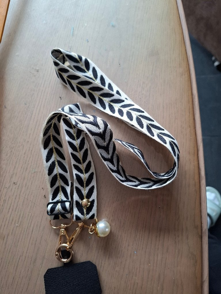 Stijlvol Telefoon Koord - Lanyard met Bladprint en Parel, Ophalen of Verzenden, Nieuw, Telefoonhanger of Accessoire
