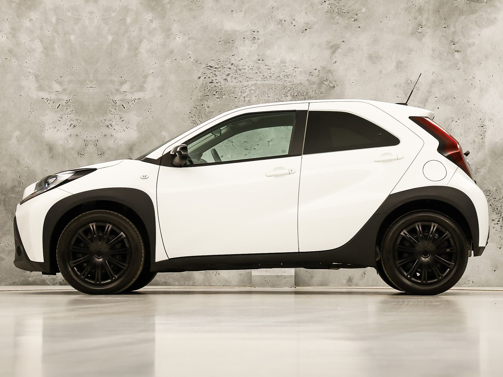 Toyota Aygo 1.0 VVT-i MT Play (APPLE CARPLAY, NAVIGATIE, GET, Auto's, 12 maanden, Stof, Gebruikt, 920 kg
