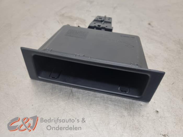Opbergvak van een Renault Trafic, Gebruikt, -, Renault, -