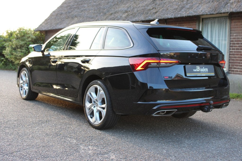 Skoda Octavia Combi 1.4 TSI RS iV PHEV Business SOh 95,6% LE, Gebruikt, 4 cilinders, Zwart, Plug-in hybride