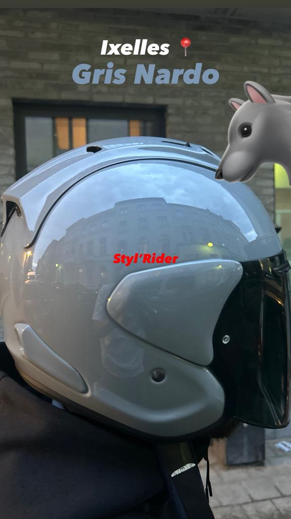 Arai helmet new 160€ met all and intercom, Fietsen en Brommers, Brommerhelmen, Ophalen, Zo goed als nieuw