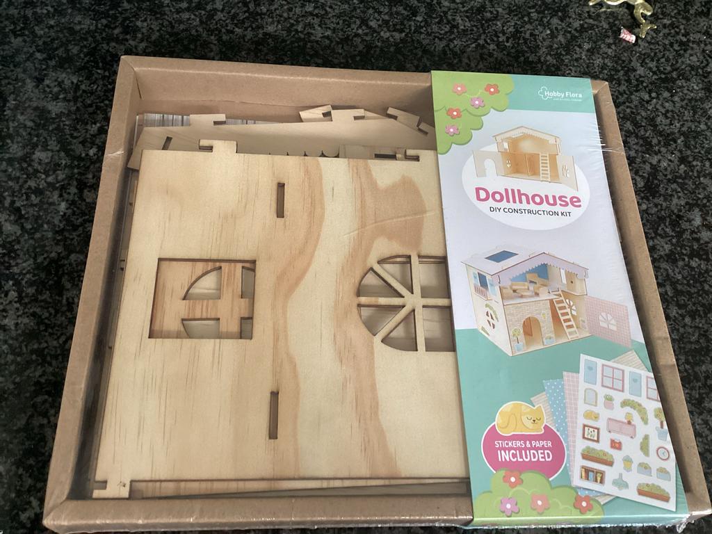 Hobby Flora Poppenhuis DIY Bouwpakket - Nieuw, Ophalen of Verzenden, Zo goed als nieuw, Poppenhuis