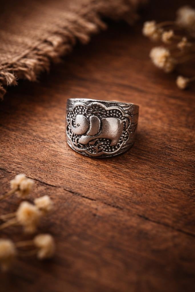 Zilverkleurige olifantenring - Uniek design, 18 tot 19, Gebruikt, Ophalen of Verzenden, Dame of Heer