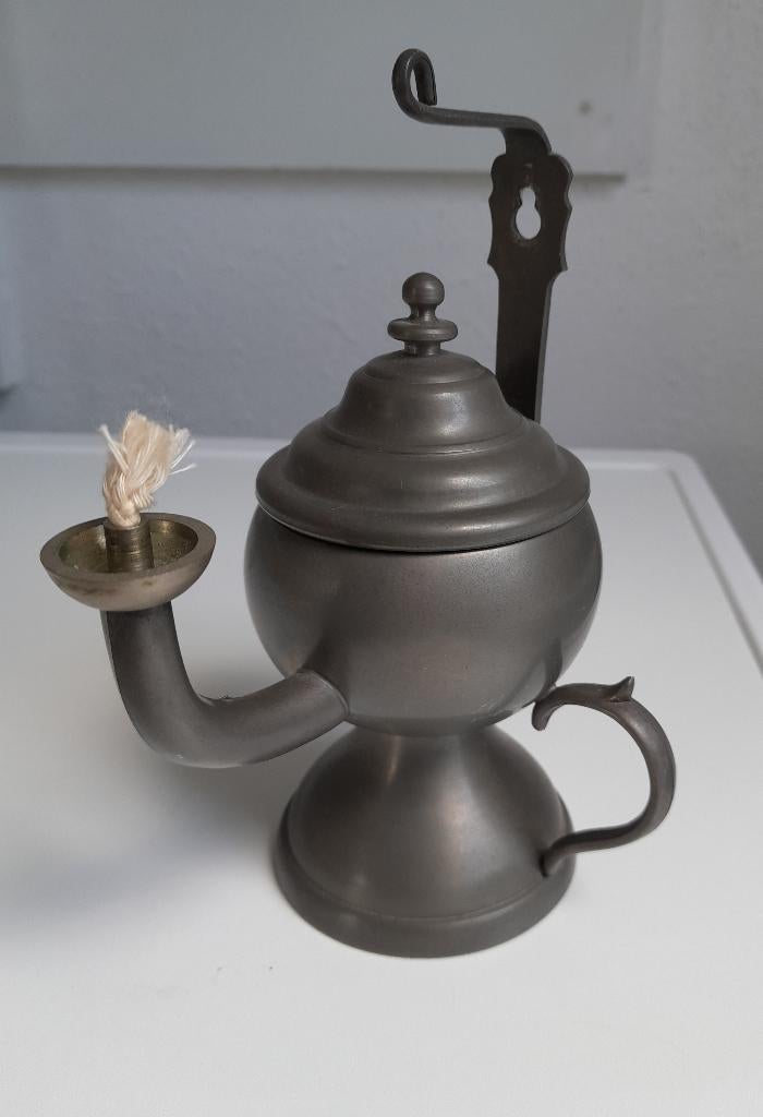 Olielampje, snotneusje 94% tin in zeer goede staat. Vintage., Antiek en Kunst, Antiek | Tin, Ophalen