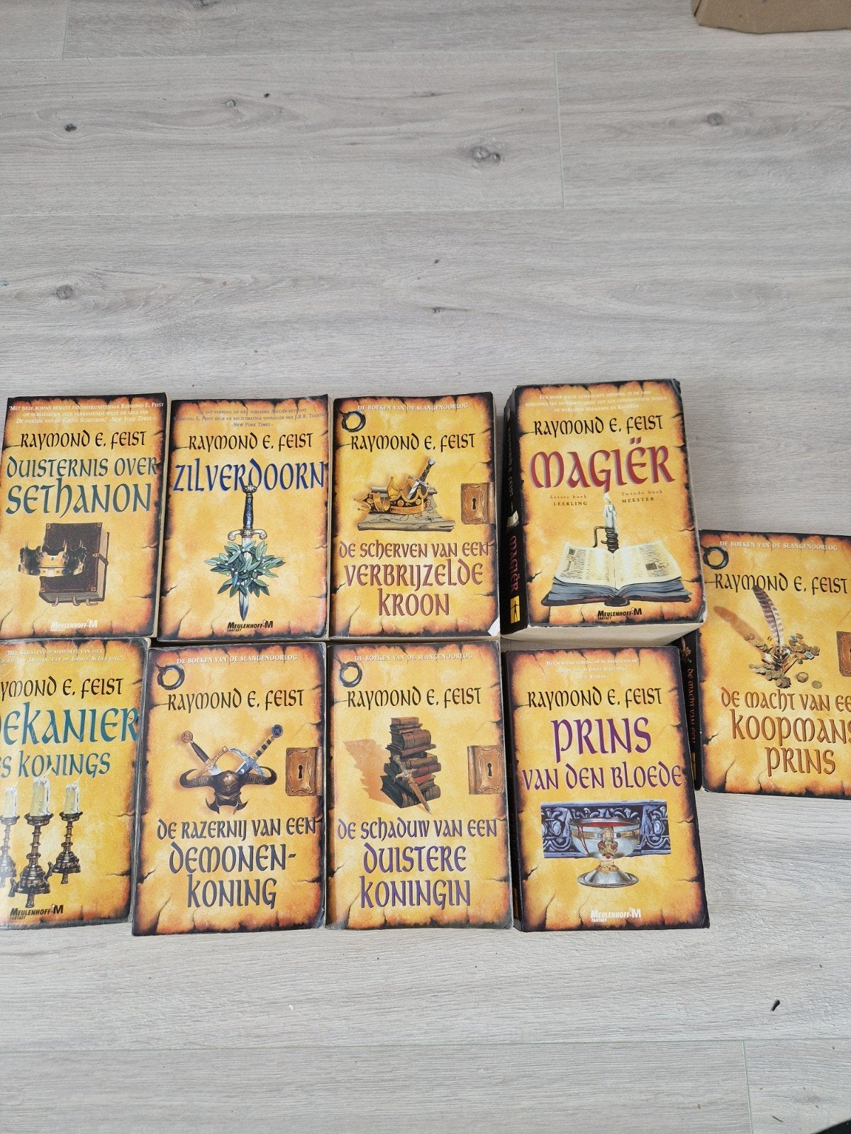 Raymond E. Feist - De Magiër en meer (9 boeken), Ophalen of Verzenden, Gelezen